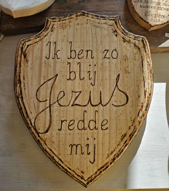 Sierlijke houten schild des geloofs
